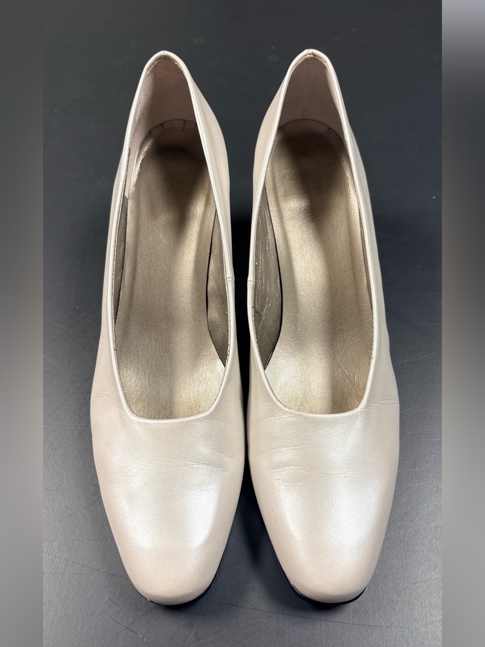 ROS HAMMERSON Vicki Pearl Pump- fine leather size 10B (narrow)